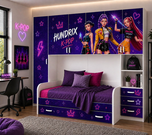 
Camera ragazza stile K-pop coreano con ponte salvaspazio galaxy viola e dettagli neon rosa
